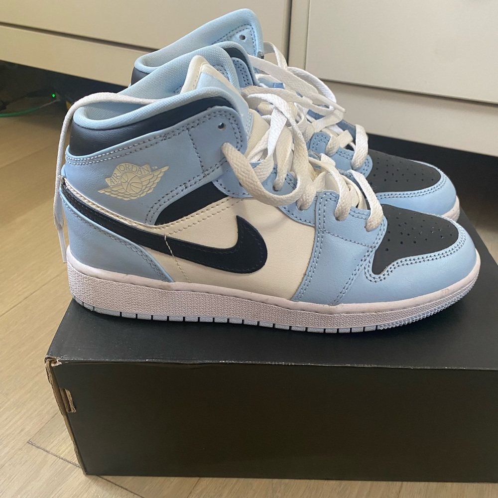 2021 Air Jordan 1 Low SE GS 'Barcelona'